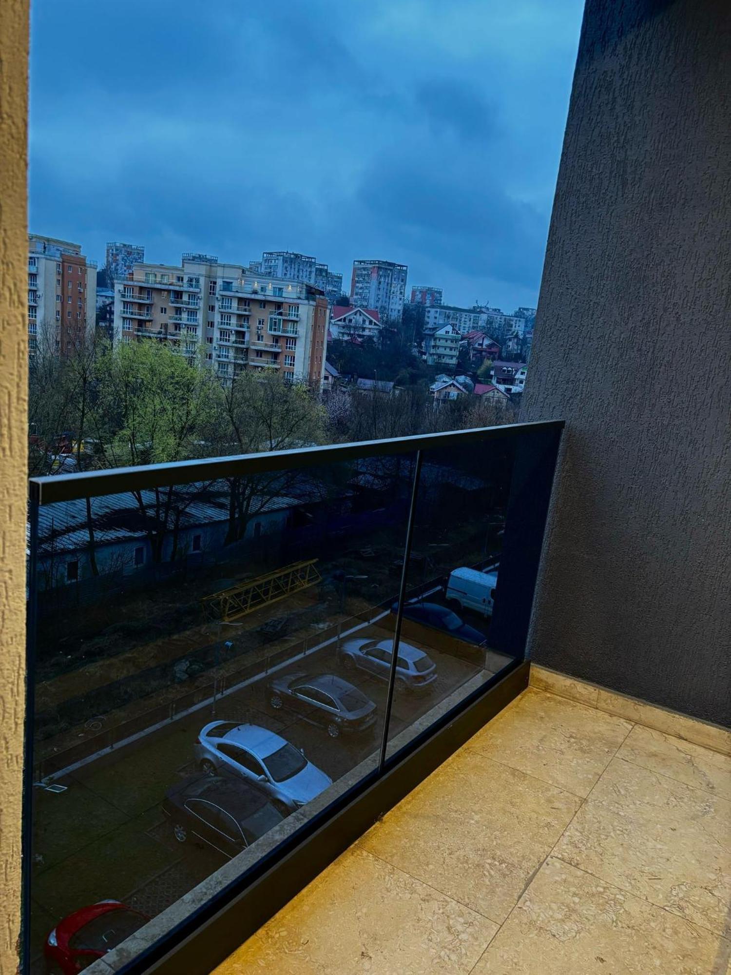 Sky View - Free Parking Apartment *