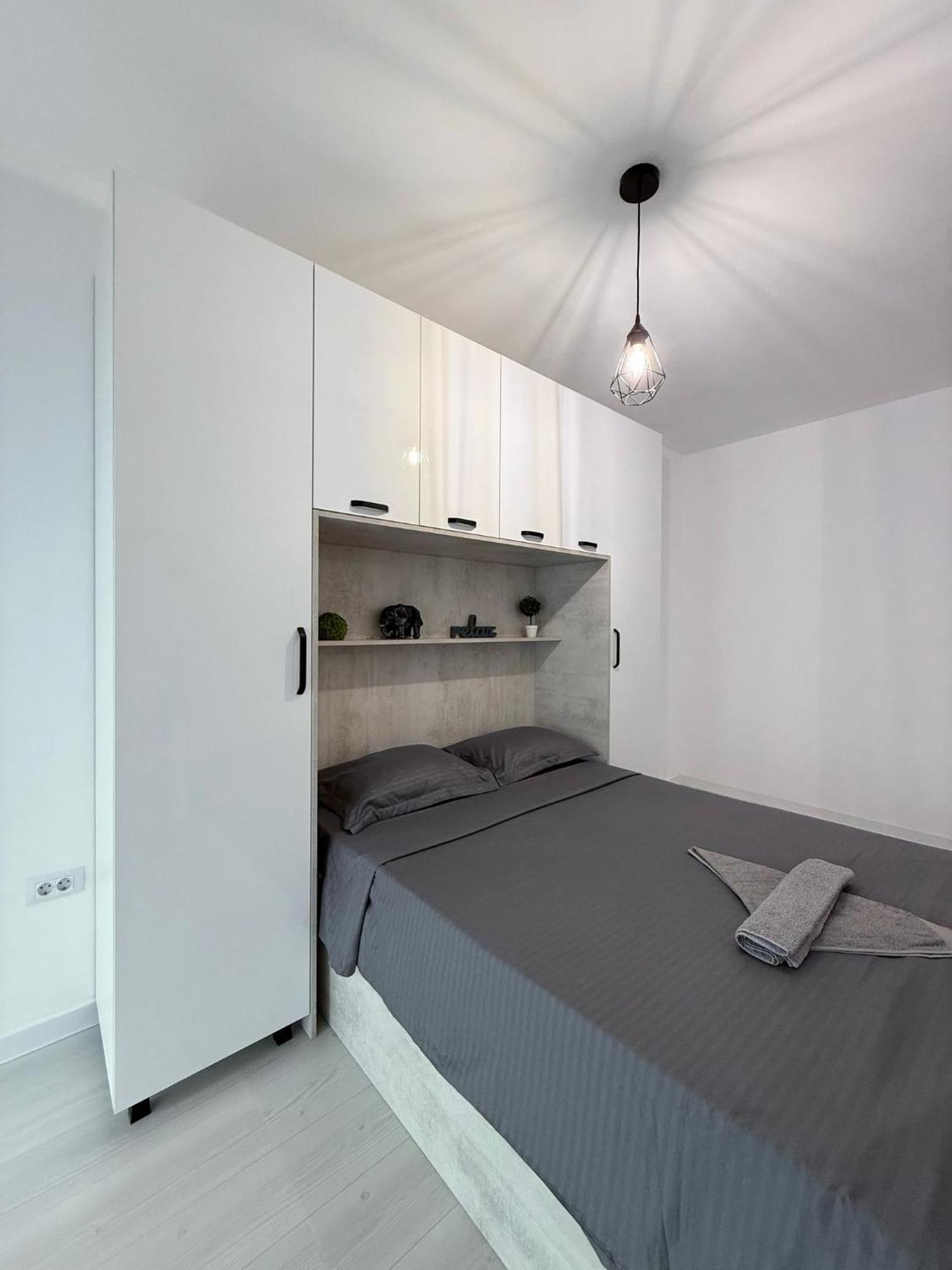 Sky View - Free Parking Apartment *